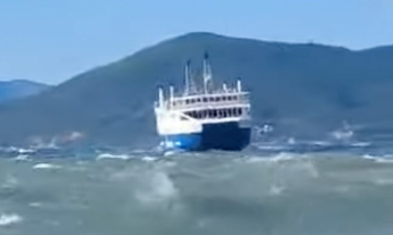 Αίγινα: Στιγμές πανικού στο πλοίο της γραμμής – Τα κύματα έσπασαν τζάμια
