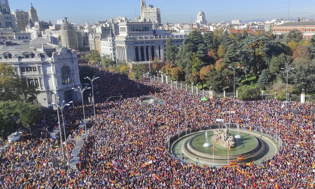 Ισπανία: «Βοήθεια ΕΕ!» φώναξαν 170.000 διαδηλωτές για την αμνήστευση των καταλανών αυτονομιστών