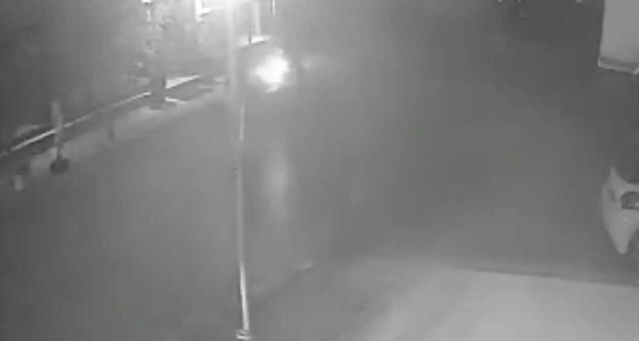 Ηράκλειο:  Μοτοσυκλέτα χτυπάει πεζή γυναίκα και την εγκαταλείπει - Βίντεο σοκ