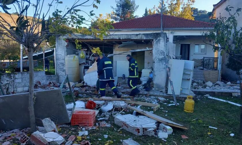 Τρίκαλα: Ισοπεδώθηκε σπίτι μετά από έκρηξη - Σοβαρά τραυματισμένος ηλικιωμένος - Δείτε εικόνες