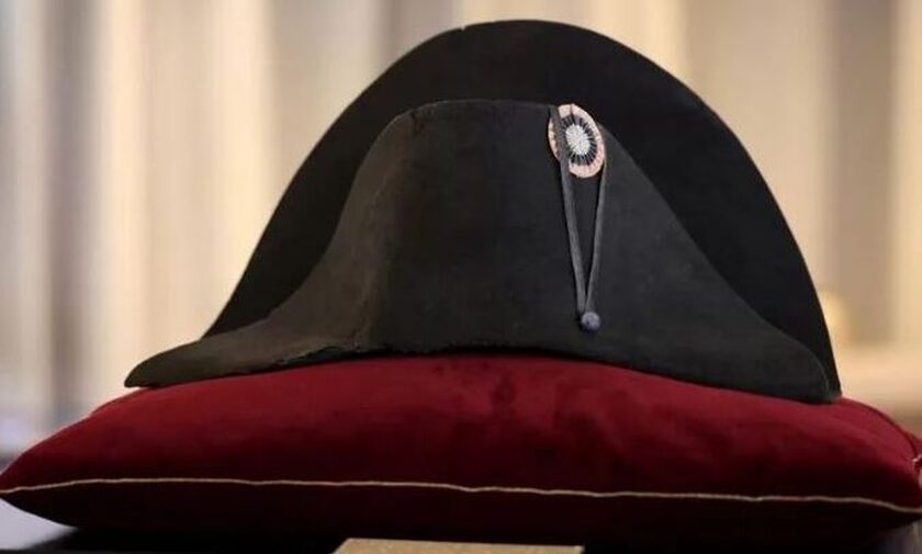 To εμβληματικό καπέλο του Ναπολέοντα