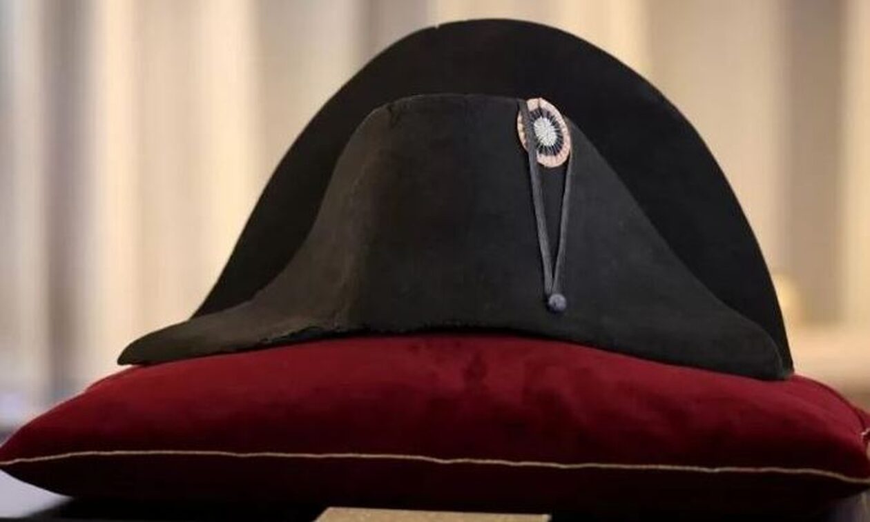 Παρίσι: Στο «σφυρί» το εμβληματικό καπέλο του Ναπολέοντα Βοναπάρτη