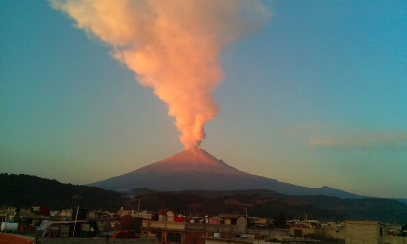 Το ηφαίστειο Ποποκατεπέτλ στο Μεξικό