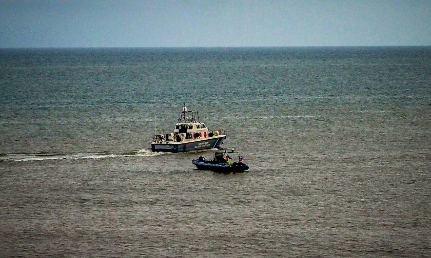 Third arrest for undocumented migrants landed at Hamolia Beach in east Attica, coast guard announces