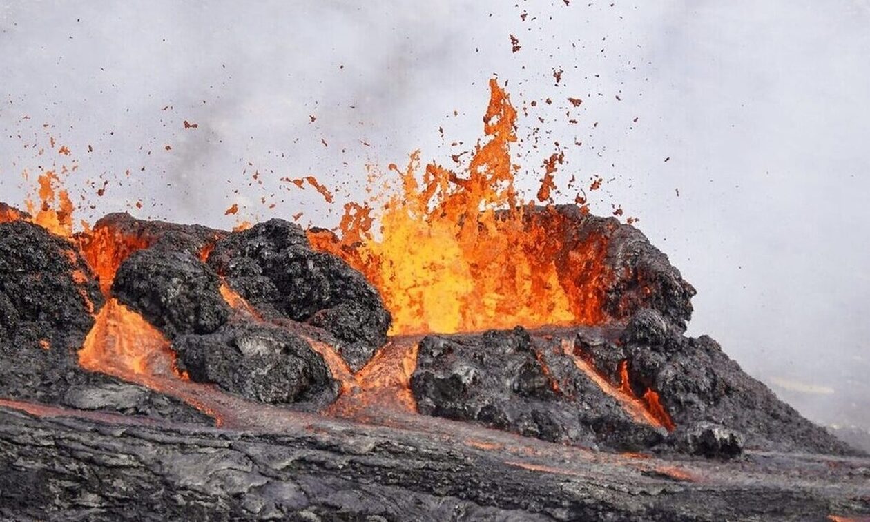 Ισλανδία ηφαίστειο: Μαρτυρία Έλληνα κατοίκου - «Περιμένουμε την έκρηξη, σηκώνεται το έδαφος διαρκώς»