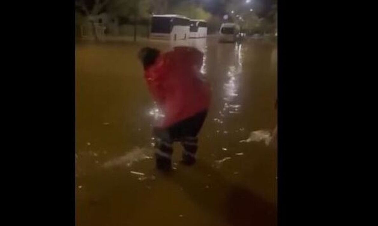 Αλεξανδρούπολη: Ισχυρή βροχόπτωση πλημμύρισε τους δρόμους