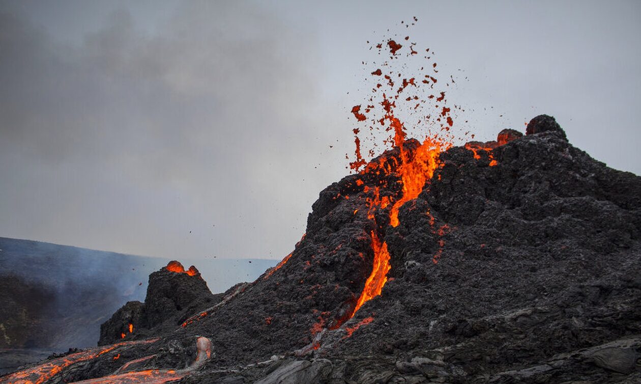 Ηφαίστειο στην Ισλανδία: Το «Plan B» των αρχών - Θα ψεκάσουν με νερό τη λάβα σε περίπτωση έκρηξης