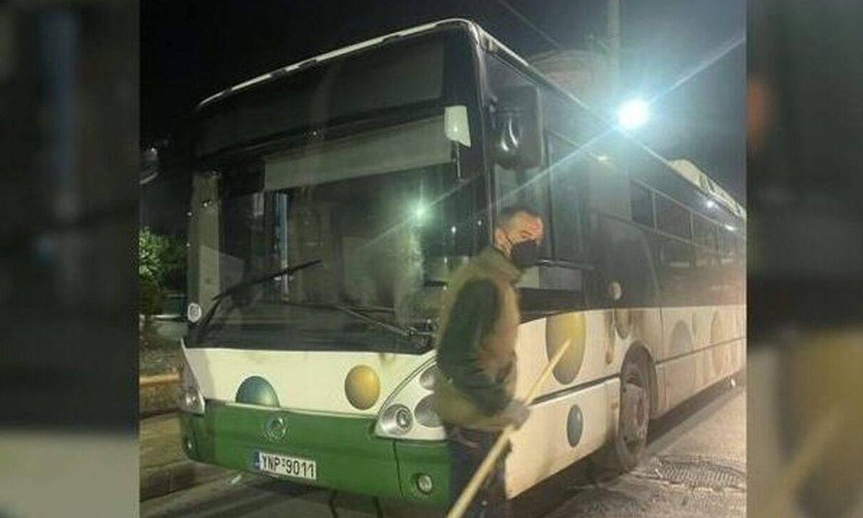 Επίθεση ανηλίκων με βόμβες μολότοφ σε λεωφορείο στη Φυλής - Βίντεο ντοκουμέντο