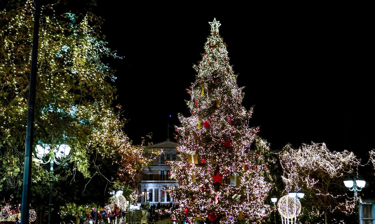 LIVE η φωταγώγηση του Χριστουγεννιάτικου Δέντρου στην πλατεία Συντάγματος