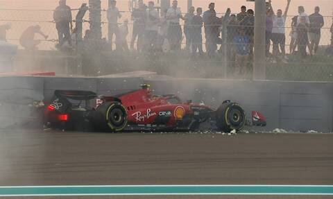 Formula 1: Τρομακτικό ατύχημα για Σάινθ - Διέλυσε τη Ferrari του στο Άμπου Ντάμπι (vid)