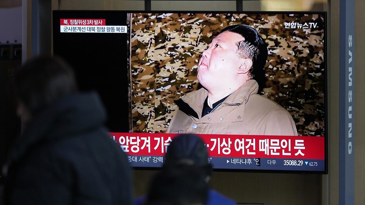 Κιμ Γιονγκ Ουν:  Επιθεώρησε δορυφορικές φωτογραφίες με δυνητικούς «στόχους» στη Νότια Κορέα