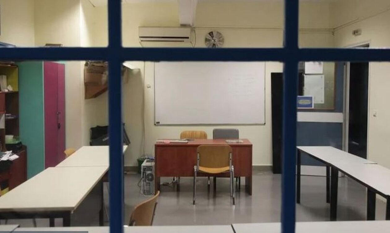 «Ήμουν διακινητής μεταναστών»: Μέσα στο σχολείο των φυλακών Αυλώνα