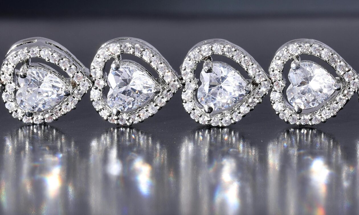 Τα πανάκριβα διαμάντια ξαναβρίσκουν τη λάμψη τους - Τι συμβαίνει με τα πολυτελή ρολόγια