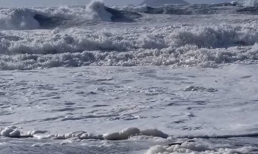 Κρήτη: Το «capuccino coast» έπληξε τις ακτές - Τι είναι το εντυπωσιακό φαινόμενο