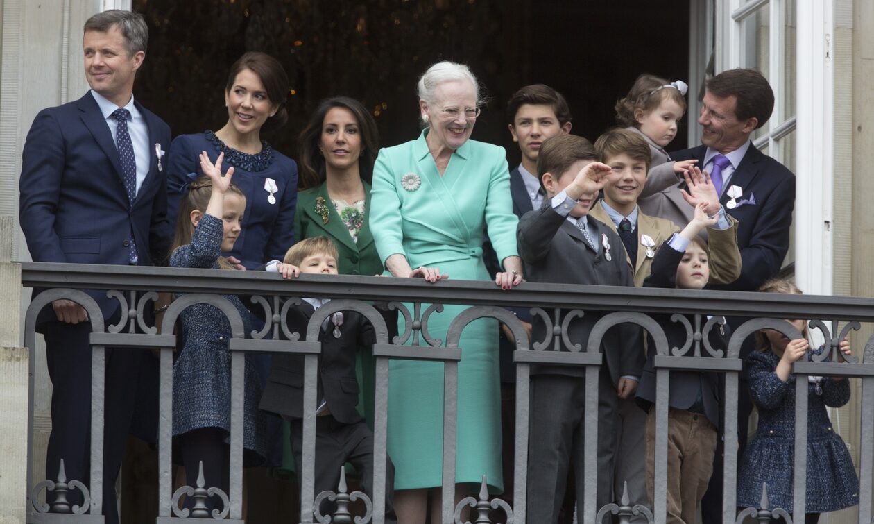Βασίλισσα Μαργκρέτε: Ενωμένη για τα Χριστούγεννα η οικογένεια μετά τα σκάνδαλα για τους τίτλους