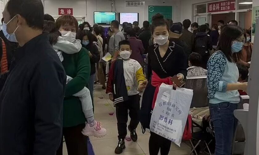 Σκηνές χάους στα νοσοκομεία της Κίνας