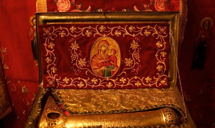 Το Λείψανο της Αγίας Άννης από την Μονή Κουτλουμουσίου στα Γιαννιτσά