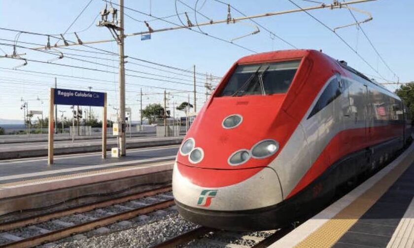 Ιταλία: Σιδηροδρομικό δυστύχημα στην Καλαβρία με δύο νεκρούς - Τρένο συγκρούστηκε με φορτηγό