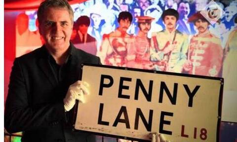 Πινακίδα της οδού Πένι Λέιν που εκλάπη πριν από 47 χρόνια επιστράφηκε στο Λίβερπουλ