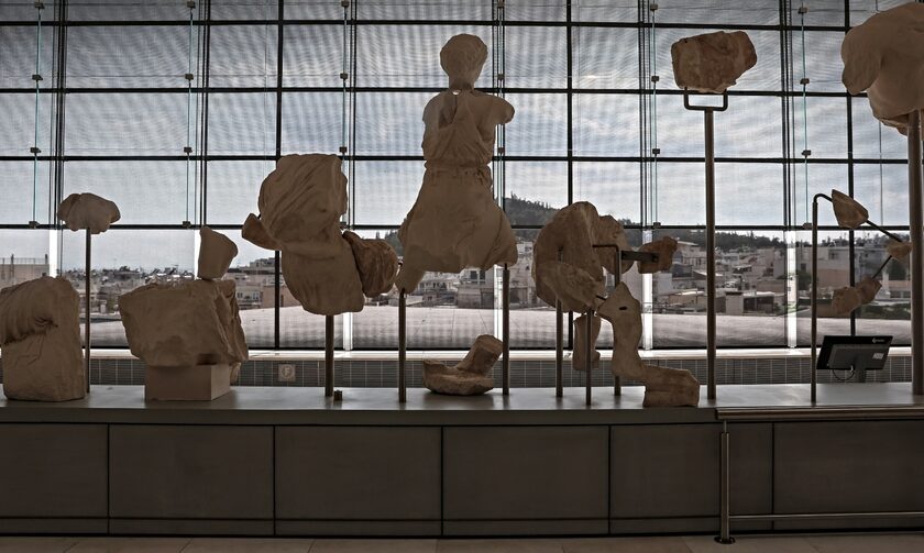 Το Μουσείο Ακρόπολης απαντά στον Σούνακ: «Δεν κατάφερε να σπάσει την ενότητα των μαρμάρων»