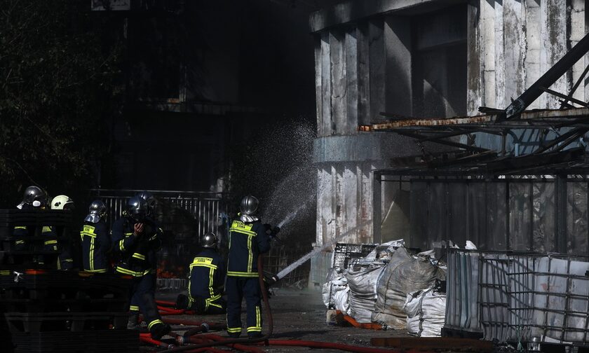 Κορωπί: Δύο νεκροί από πυρκαγιά σε αποθήκη