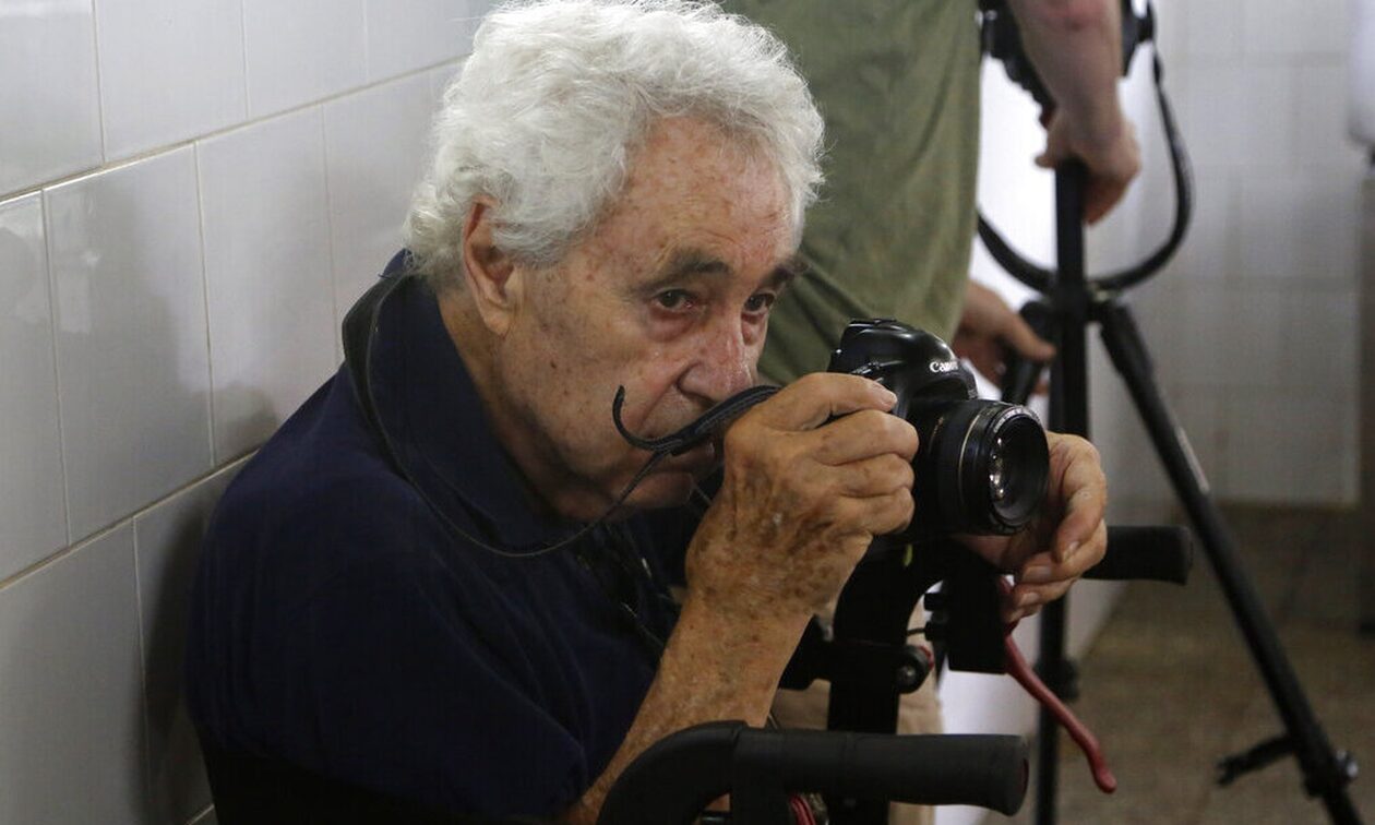 Elliott Erwitt: Πέθανε στα 95 του ο θρυλικός φωτογράφος - Έγραψε ιστορία με τα ασπρόμαυρα «κλικ» του