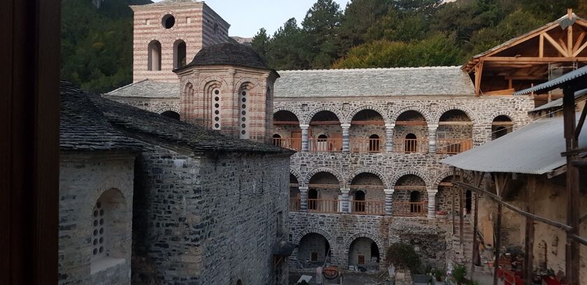 Άγιος Διονύσιος: Αγέρωχο στέκει και πάλι το «πληγωμένο», ιστορικό μοναστήρι του Ολύμπου