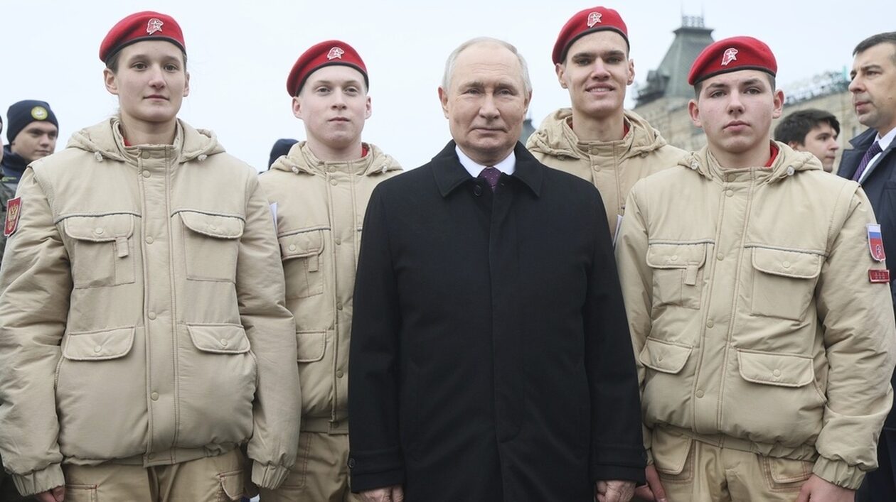 Ρωσία: Αυξάνεται ο αριθμός του προσωπικού των Ενόπλων Δυνάμεων με διάταγμα Πούτιν