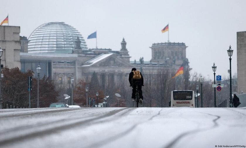 Ντύθηκε στα λευκά η Βαυαρία - Μεγάλα προβλήματα στο αεροδρόμιο και τις συγκοινωνίες του Μονάχου