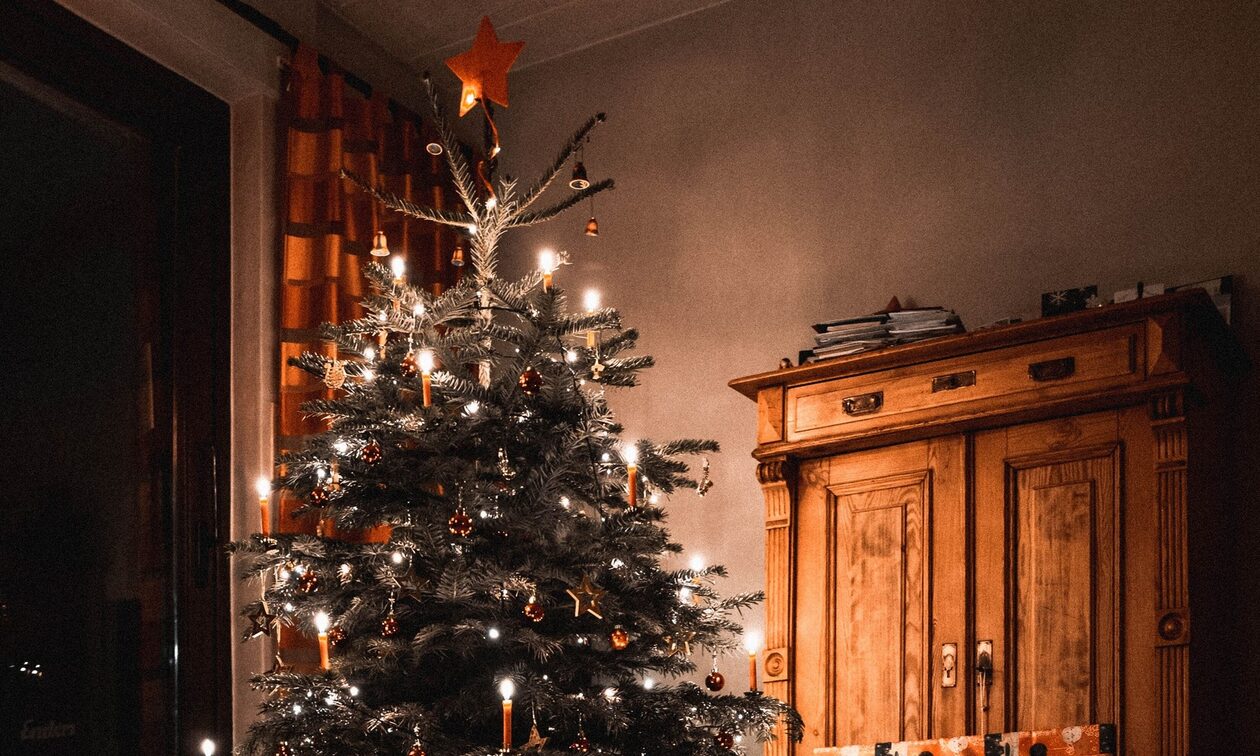 Ποια είναι τελικά η ιδανική ημερομηνία για να στολίσετε το χριστουγεννιάτικο δέντρο;