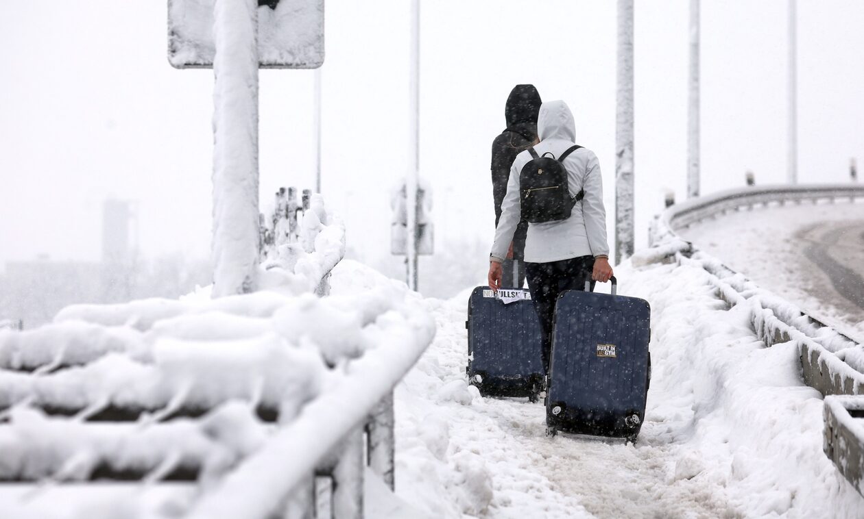 Ξεκίνησαν οι πτήσεις από και προς το αεροδρόμιο στο Μόναχο μετά τη χιονόπτωση ρεκόρ