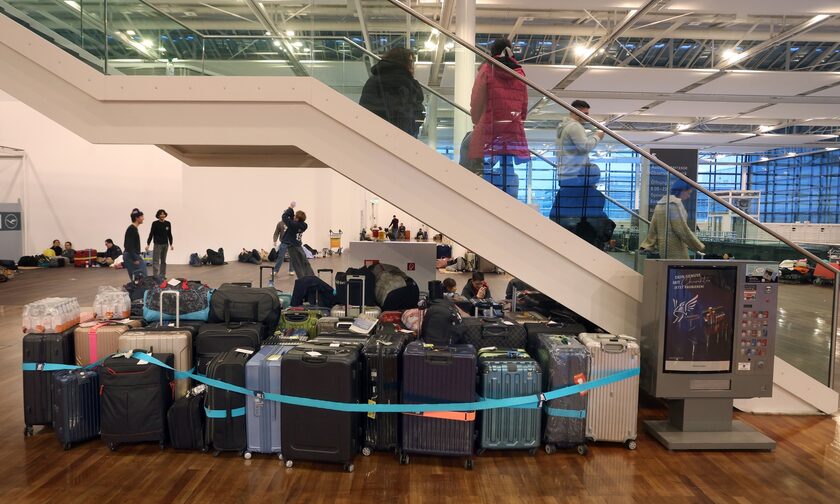 Αποκλεισμένοι για 3 μέρες Έλληνες στο αεροδρόμιο του Μονάχου: «Κοιμόμαστε στην αίθουσα αναμονής»