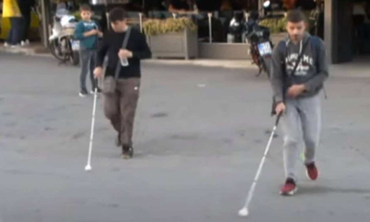 Ηράκλειο: Τα καθημερινά εμπόδια των τυφλών φοιτητών στους δρόμους και η ασυνειδησία των οδηγών