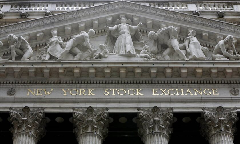 Πτώση και αναμονή στη Wall Street