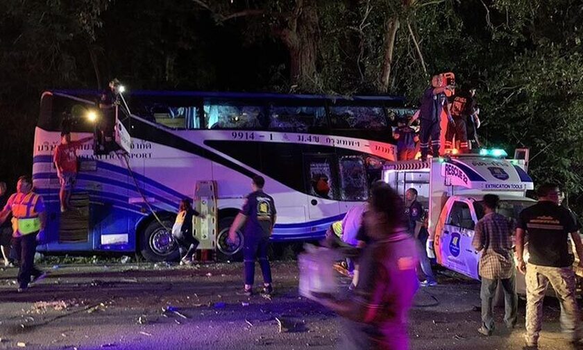 Τραγωδία στην Ταϊλάνδη: Λεωφορείο έπεσε σε δέντρο και κόπηκε στα δύο - Τουλάχιστον 14 νεκροί