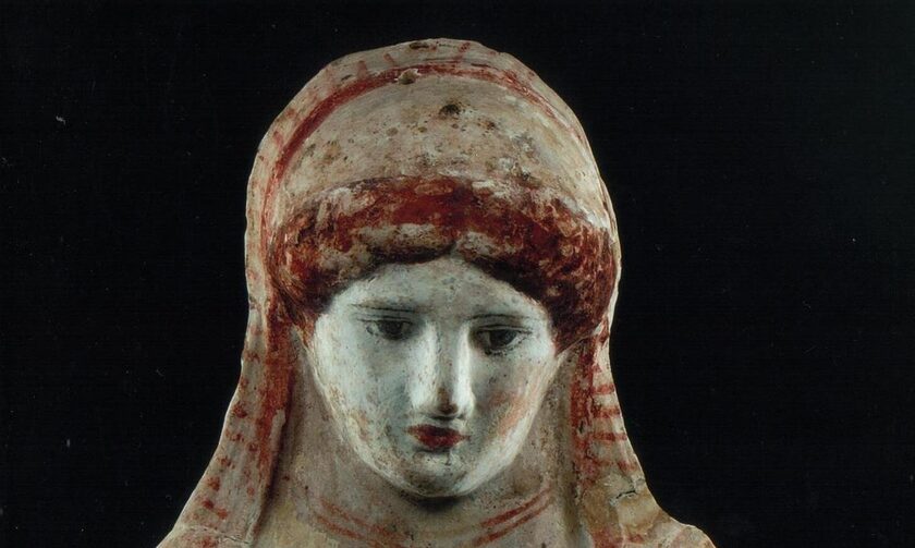 Η εντυπωσιακή πήλινη γυναικεία προτομή που βρέθηκε στην Αμφίπολη