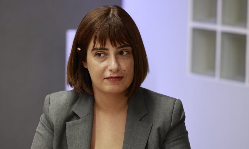 Ράνια Σβίγκου: «Η κυβέρνηση Μητσοτάκη τρίβει τα χέρια της από την πολυδιάσπαση στον ΣΥΡΙΖΑ»