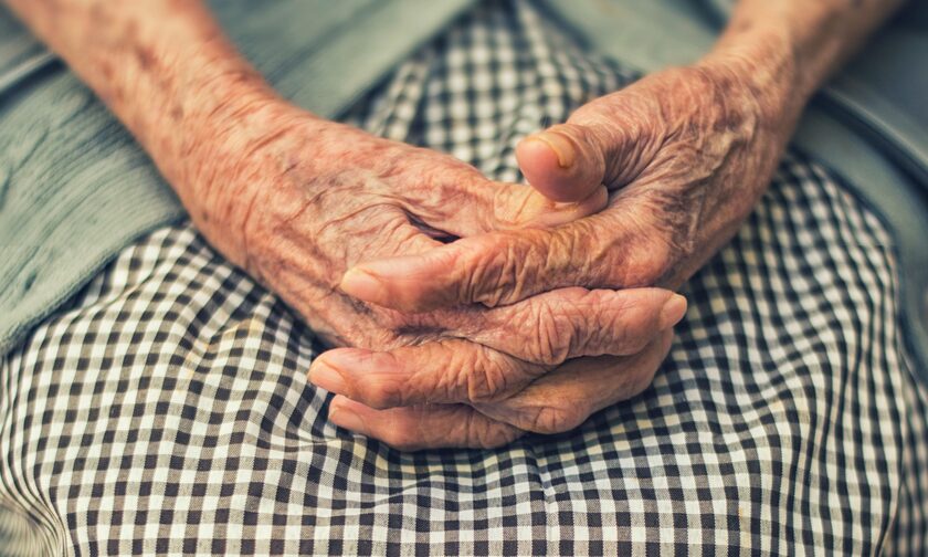 Σοκ σε γηροκομείο στο Ηράκλειο: Πέθανε 92χρονη αφού ήπιε καθαριστικό αντί για νερό