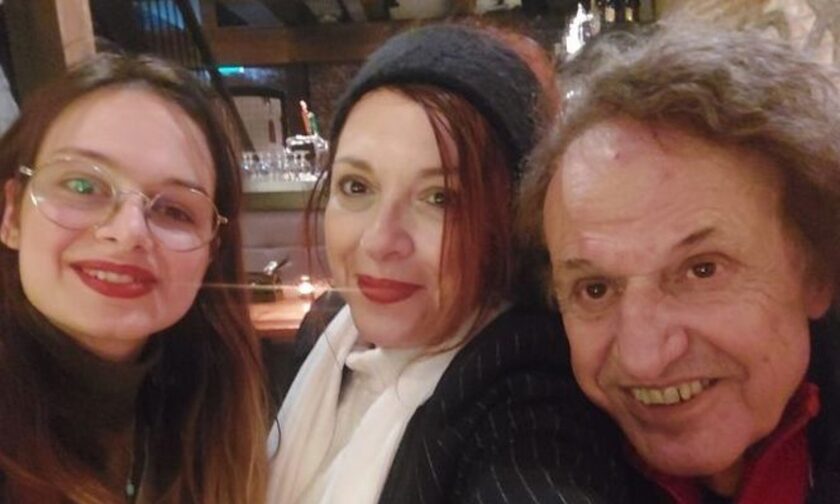 Η selfie της Ελένης Ράντου και του Βασίλη Παπακωνσταντίνου  με την κόρη τους στην Ολλανδία