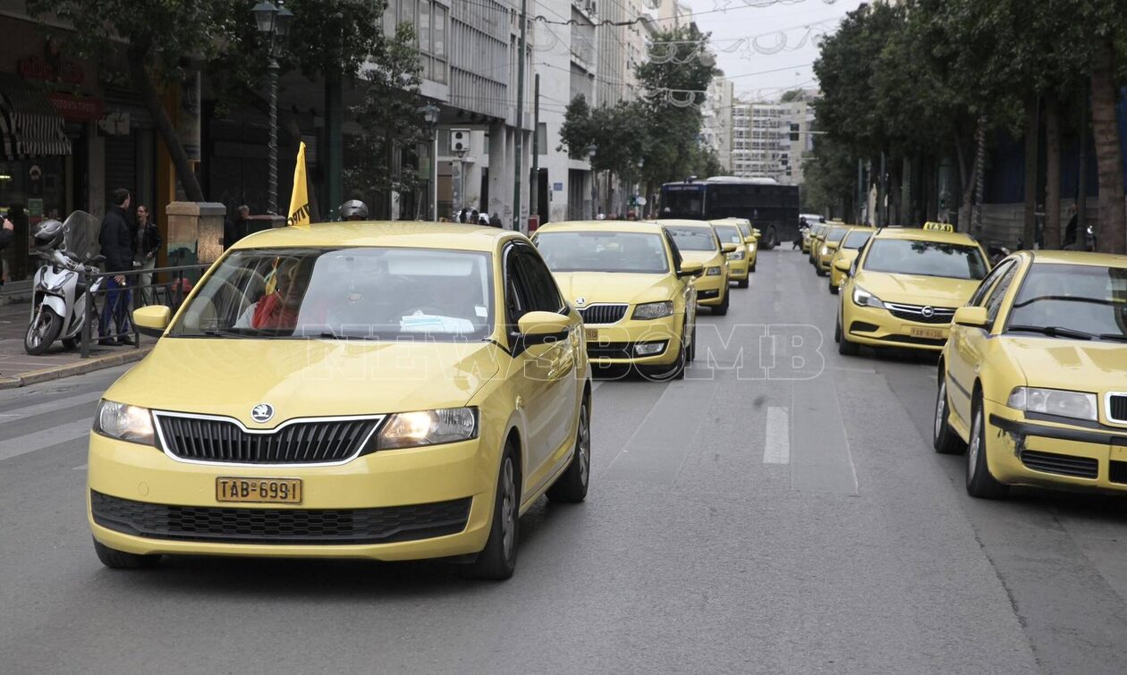 Εκατοντάδες ταξί σε πορεία στο κέντρο της Αθήνας - Διαμαρτυρία ενάντια στο νέο φορολογικό (pics)
