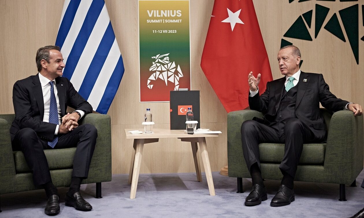 Επίσκεψη Ερντογάν στην Αθήνα: Η «επίθεση» φιλίας και τα δύο θέματα που προβληματίζουν