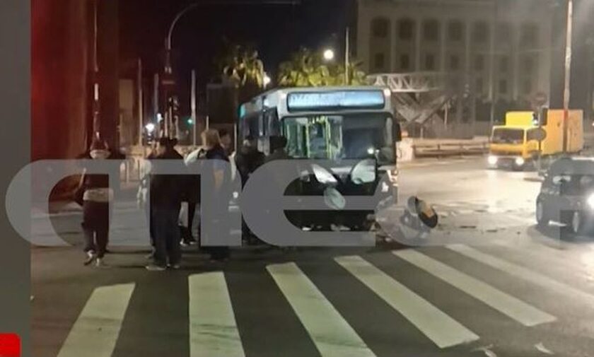 Πειραιάς: Συγκλονιστικές εικόνες από τη σύγκρουση λεωφορείου με ΙΧ - Πώς έγινε το τροχαίο