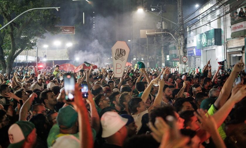 Βραζιλιά: Υποβιβάστηκε η Σάντος του Πελέ - Στους δρόμους με... φέρετρα οι οπαδοί της Παλμέιρας (pic)