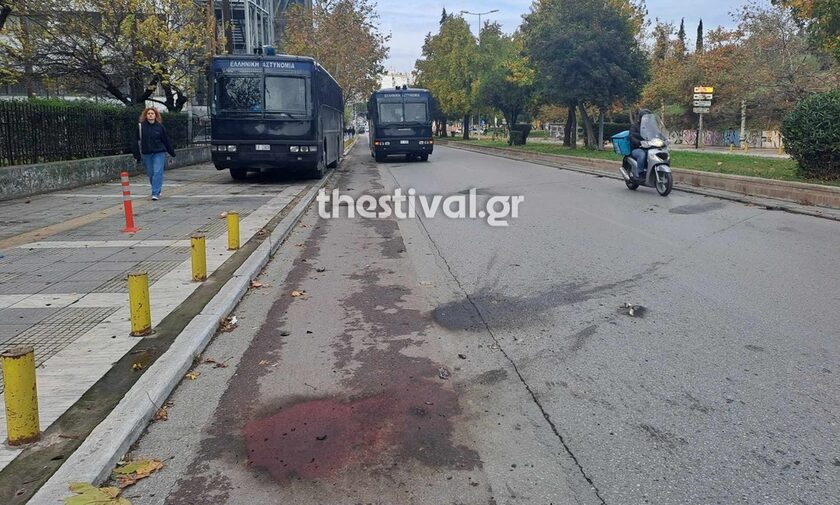 Θεσσαλονίκη: 12 μολότοφ πέταξαν οι κουκουλοφόροι που βγήκαν από το ΑΠΘ