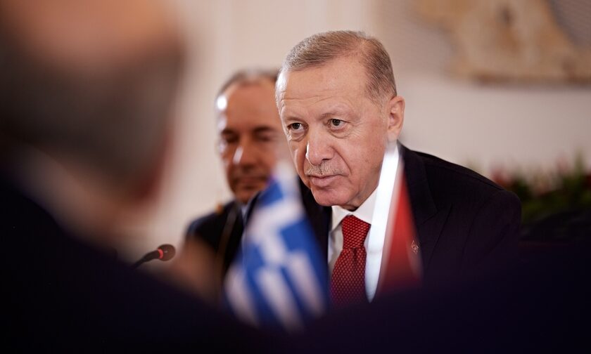 Επίσκεψη Ερντογάν στην Αθήνα: «Πρέπει να υπάρξει συνεργασία» – Τι λένε Τούρκοι δημοσιογράφοι