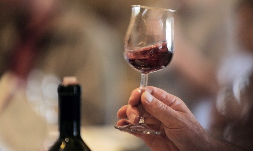 Κρασί όπως ελαιόλαδο: Μειωμένη 60% η φετινή παραγωγή - Πόσο θα φτάσει η τιμή του στο ράφι