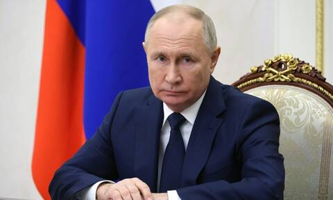 Ρωσία: Ο Πούτιν λέει σε στρατιώτες ότι θα είναι ξανά υποψήφιος πρόεδρος το 2024