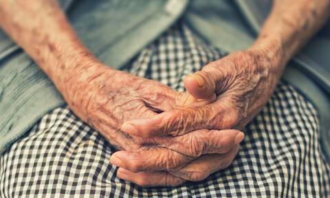 Ηράκλειο: «Ήπιε αρκετές φορές», αποκαλύπτει η νοσηλεύτρια που έδωσε το καθαριστικό στην 92χρονη