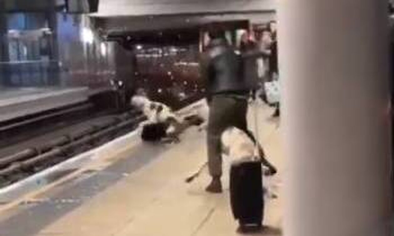 Μεγάλη Βρετανία: Σκυλιά επιτέθηκαν σε άνδρα σε σταθμό τρένου – Τρομακτικό βίντεο