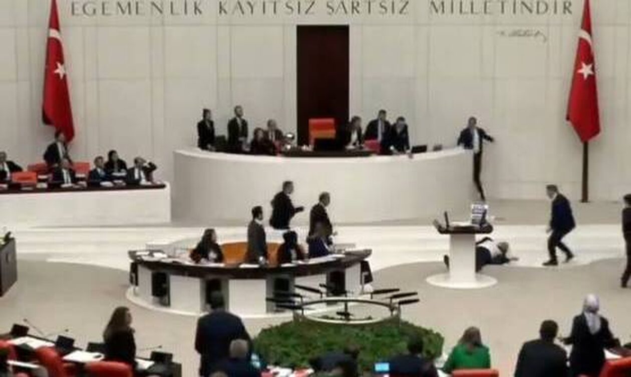 Τουρκία: Βουλευτής έπαθε καρδιακή προσβολή μέσα στο κοινοβούλιο